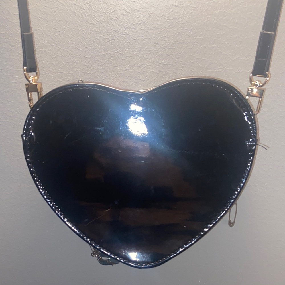 Heart-Shaped Black and Pink Y2K Crossbody Bag - Picture 4 of 4